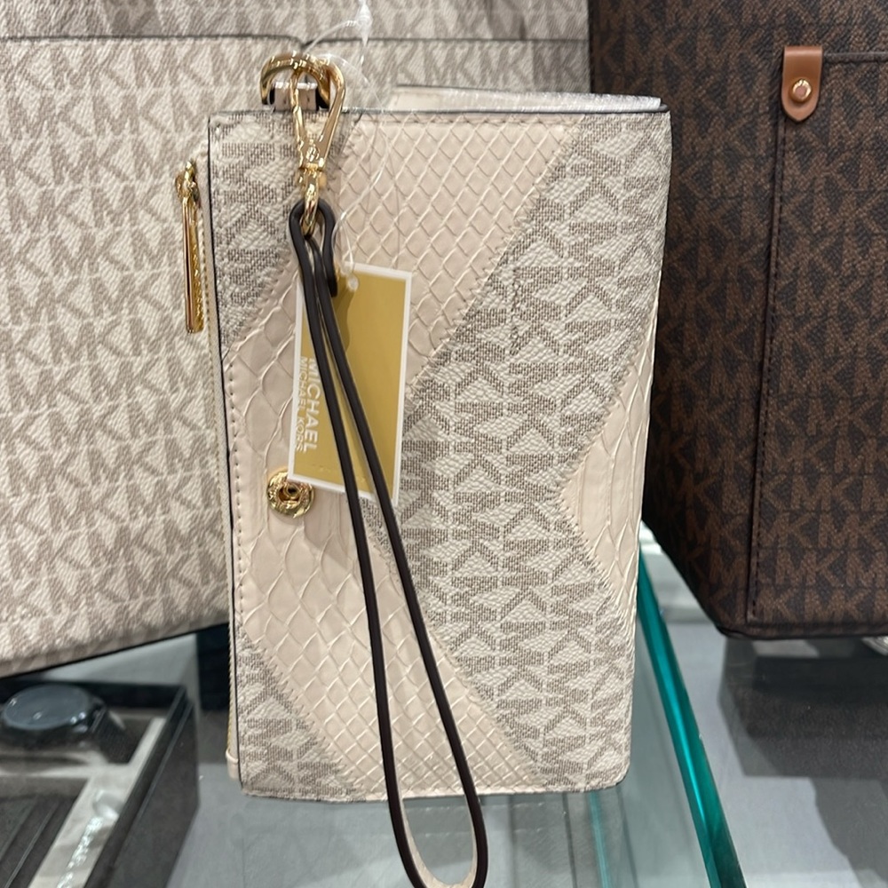 MICHAEL KORS JST LG DOUBLE ZIP WRISTLET WALLET PHONE HOLDER 
Light Cream 
NWT - Picture 12 of 16